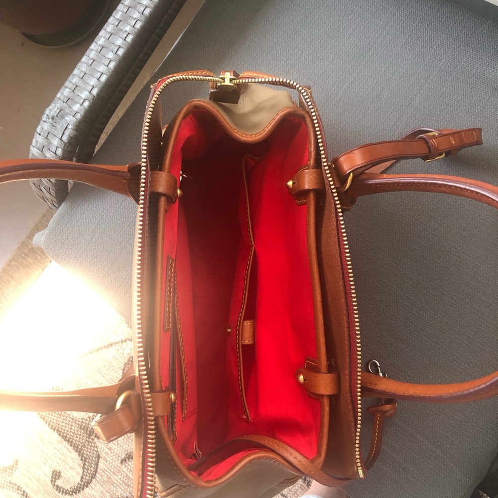 Dooney & Bourke Taupe and Brown Panama Wilson Satchel Vintage Bag - Picture 12 of 16